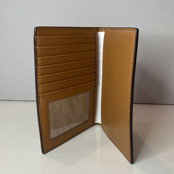 Michael Kors Jet Set Travel Passport Case wallet MK Signature Brown / Acorn NWOT - Picture 6 of 15